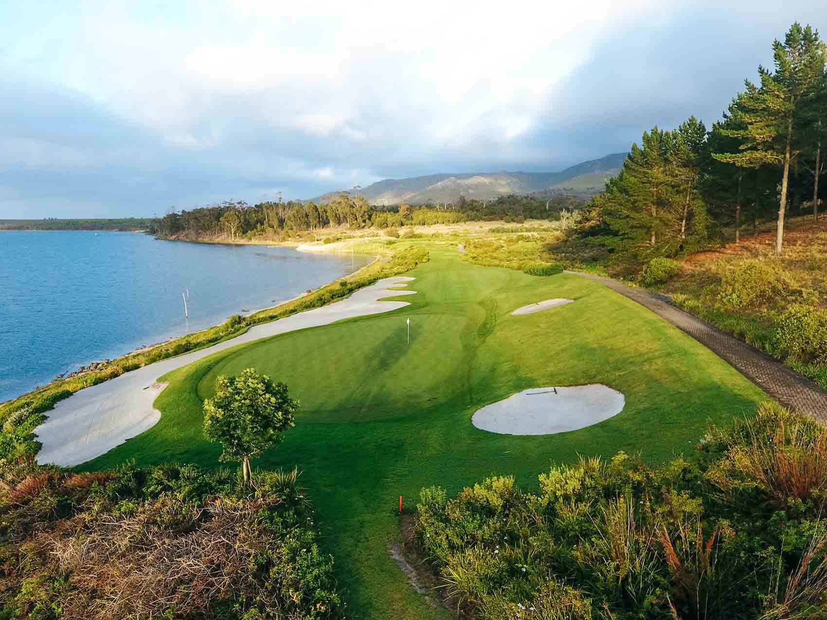 Arabella fairway with lagoon and mountains