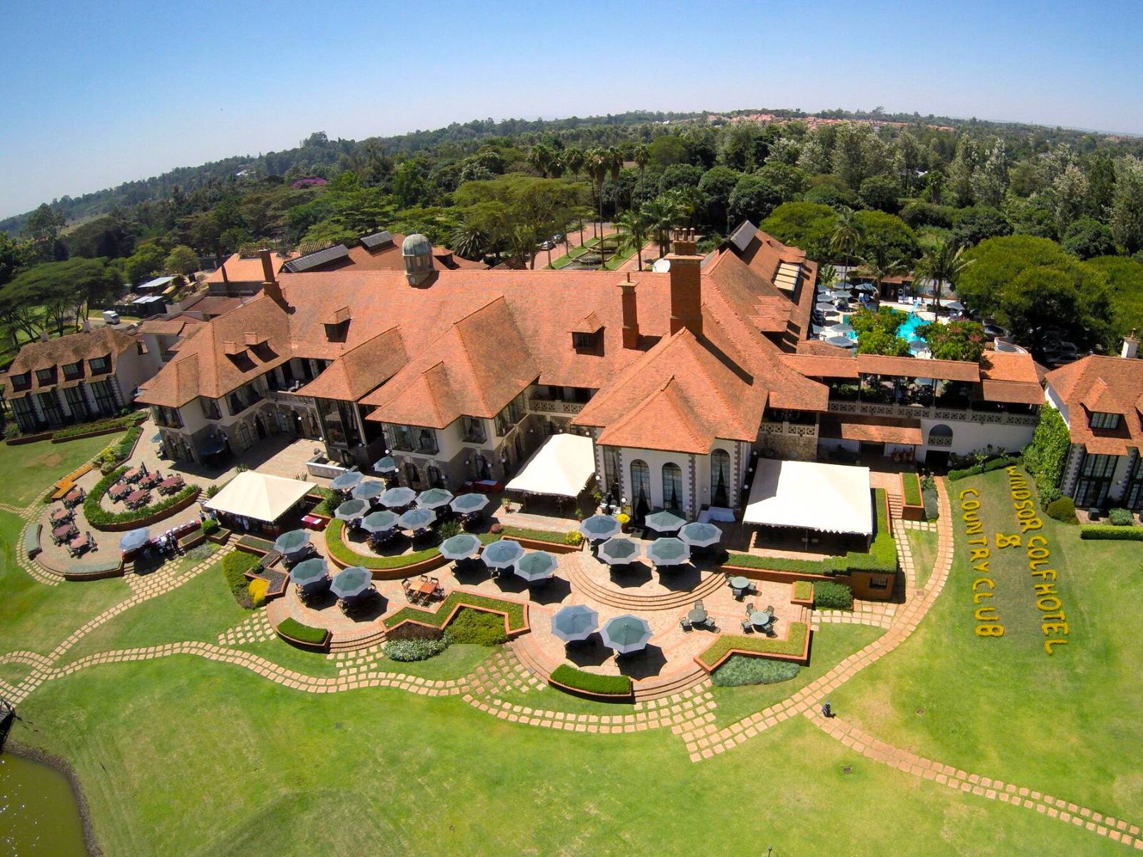 Windsor colonial-style clubhouse, Ridgeways