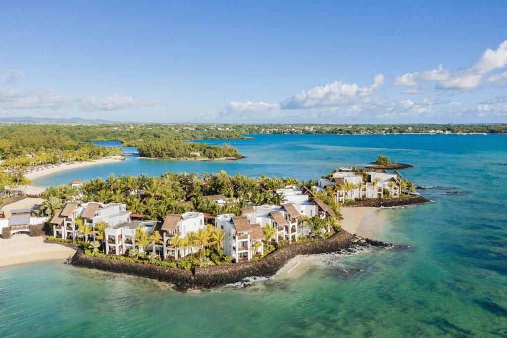 Ile aux Cerfs island golf course across the Mauritius lagoon